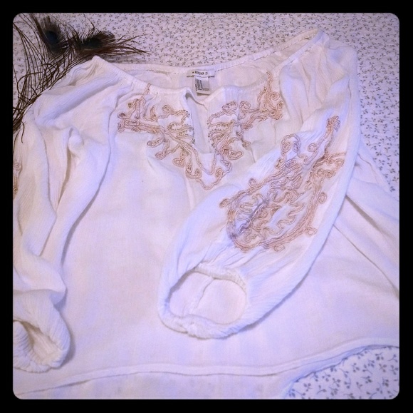 Forever 21 Tops - Gauzy, boho top with embroidery